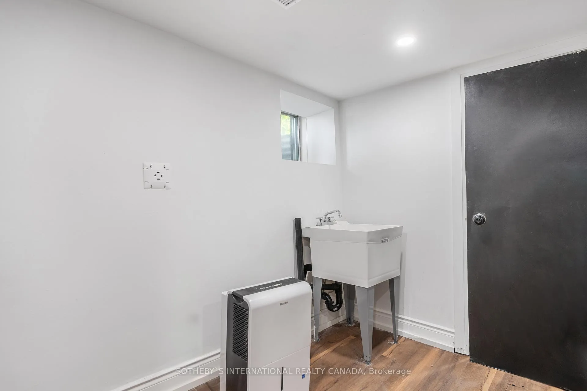Photo 25 of 111 Harmony Road S, Oshawa, Donevan — HOMEH