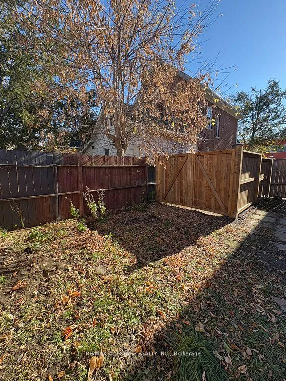 Photo 38 of 280 Lansdowne Street W, Peterborough, Ashburnham Ward 4 — HOMEH