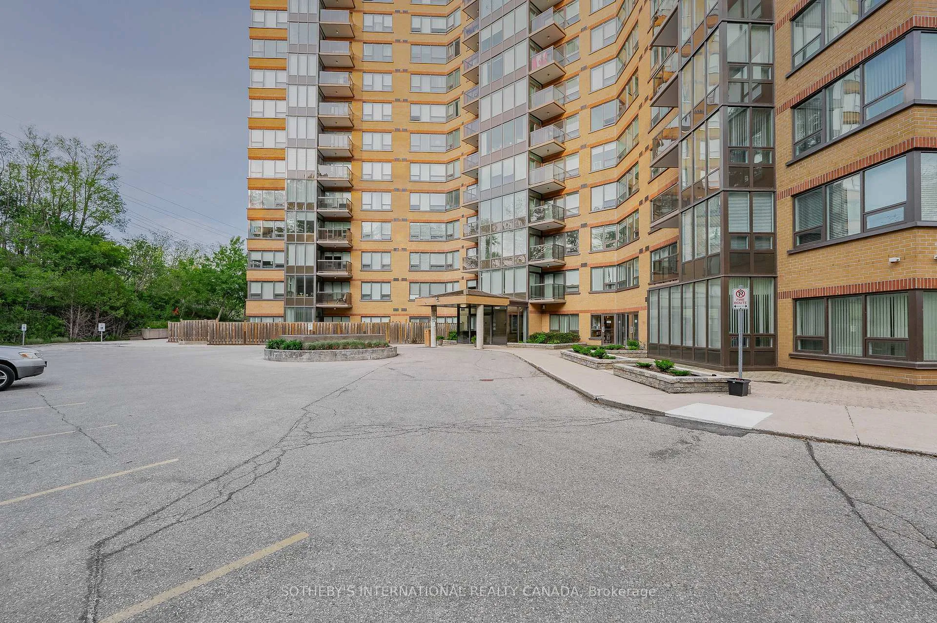 Photo 3 of Unit 1003, 237 King Street W, Cambridge — HOMEH
