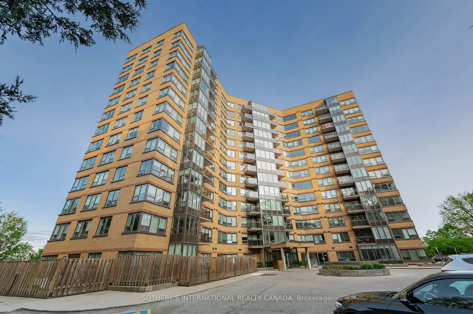Photo 4 of Unit 1003, 237 King Street W, Cambridge — HOMEH