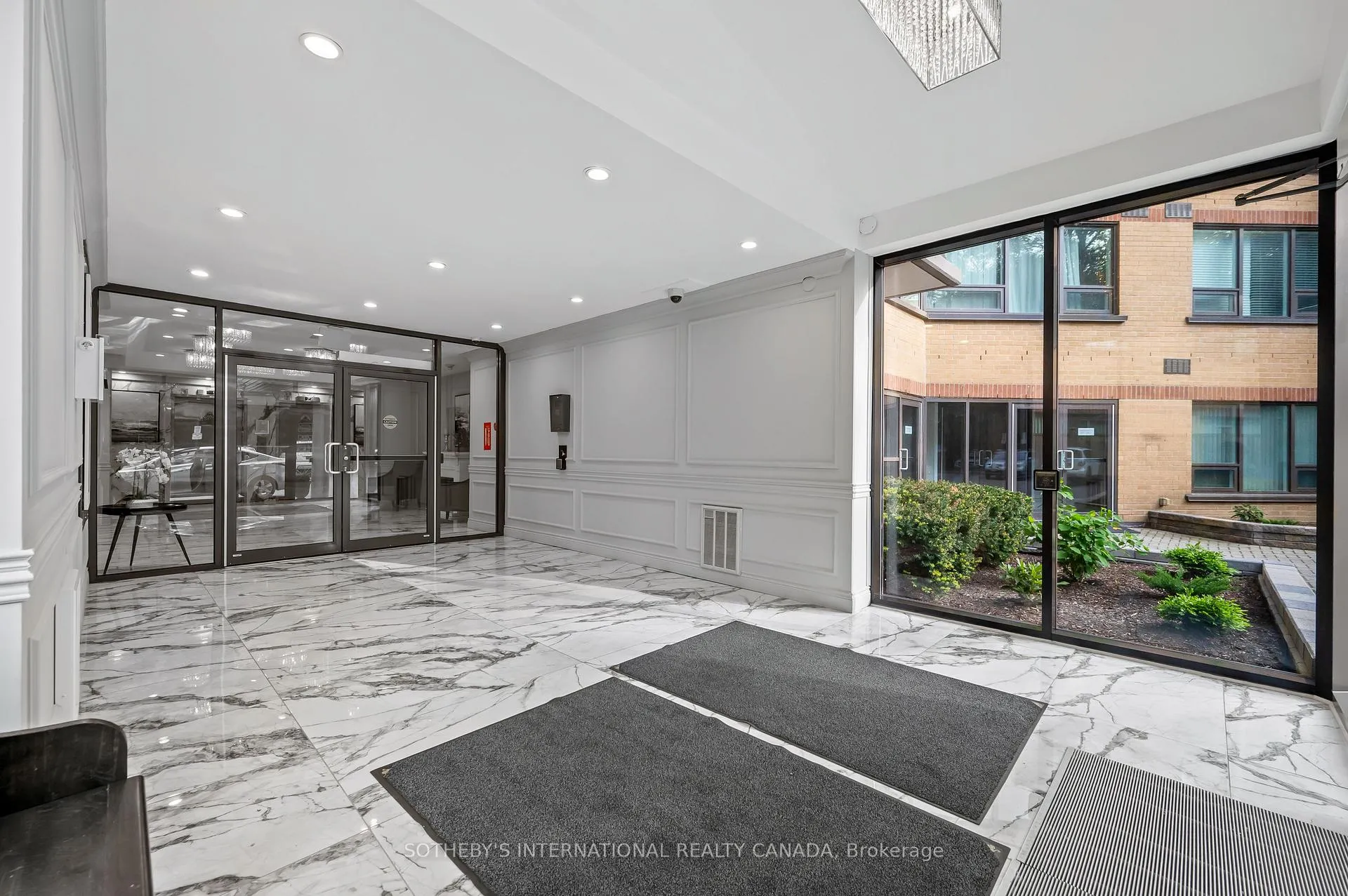 Photo 7 of Unit 1003, 237 King Street W, Cambridge — HOMEH