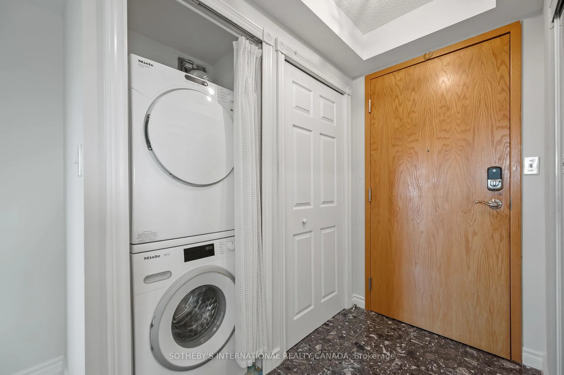Photo 13 of Unit 1003, 237 King Street W, Cambridge — HOMEH