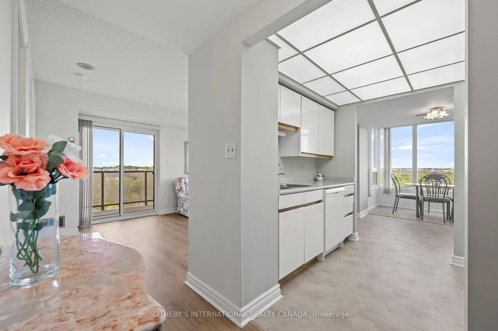 Photo 16 of Unit 1003, 237 King Street W, Cambridge — HOMEH