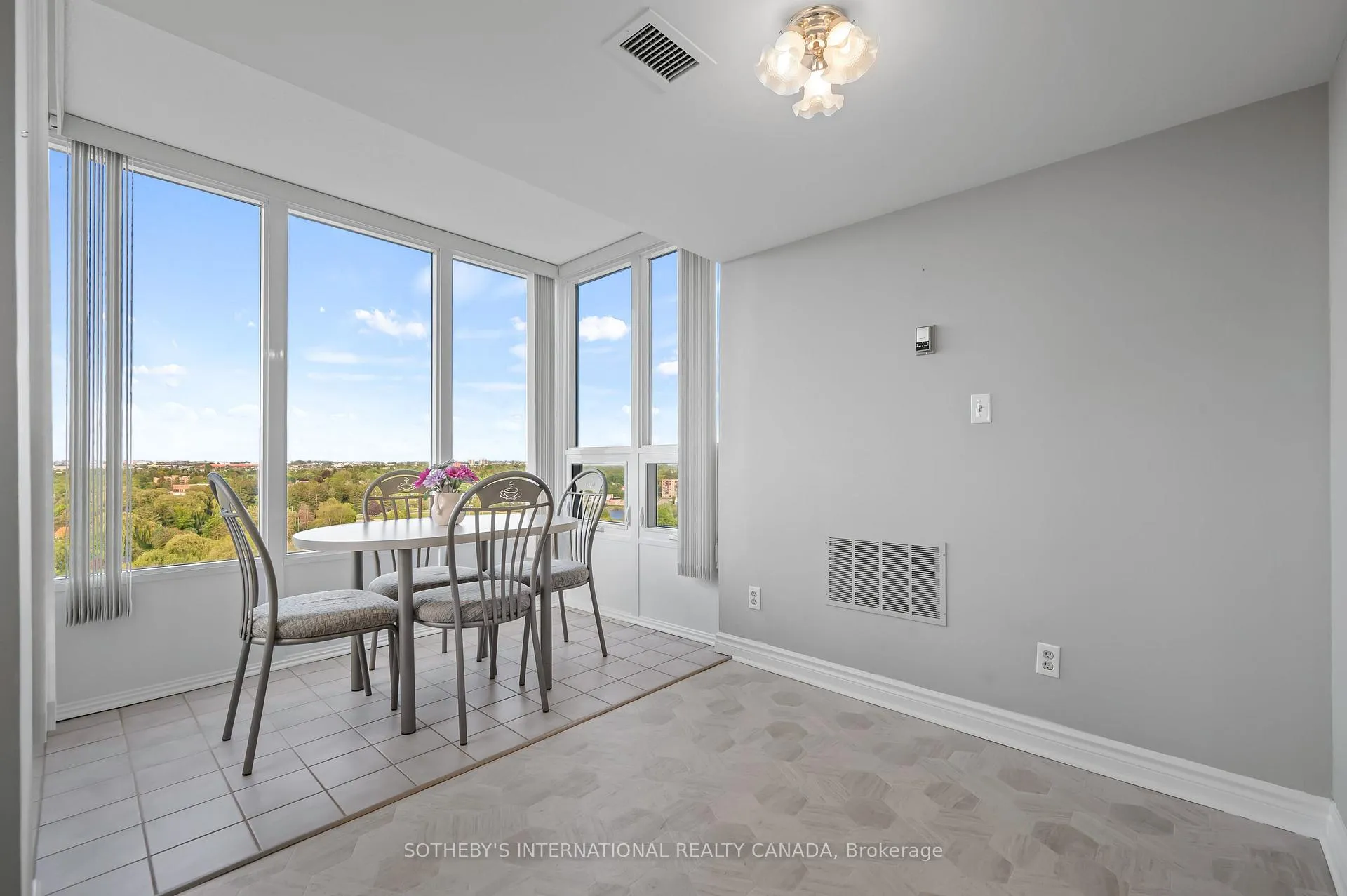 Photo 23 of Unit 1003, 237 King Street W, Cambridge — HOMEH