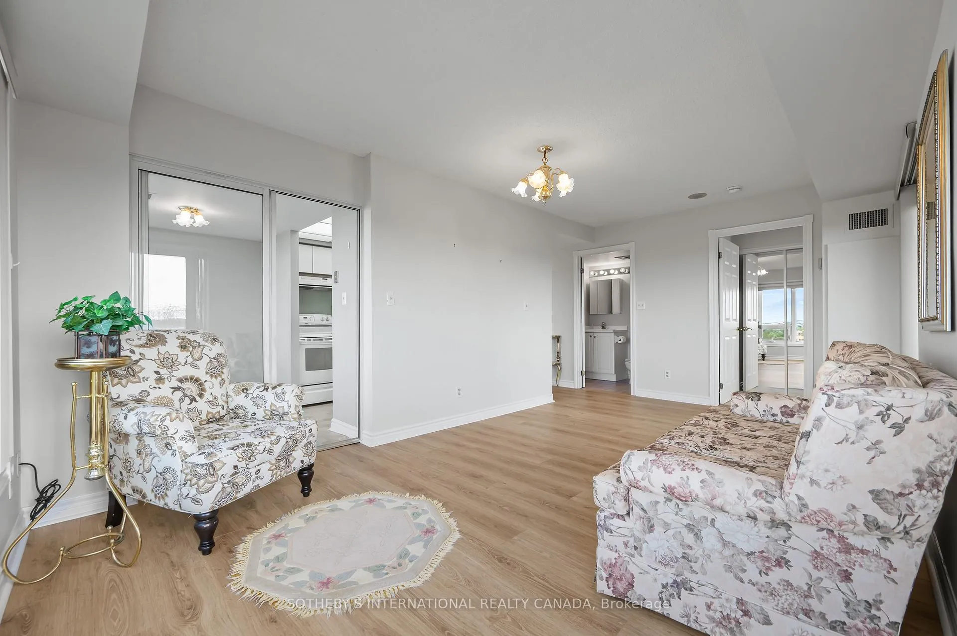 Photo 29 of Unit 1003, 237 King Street W, Cambridge — HOMEH