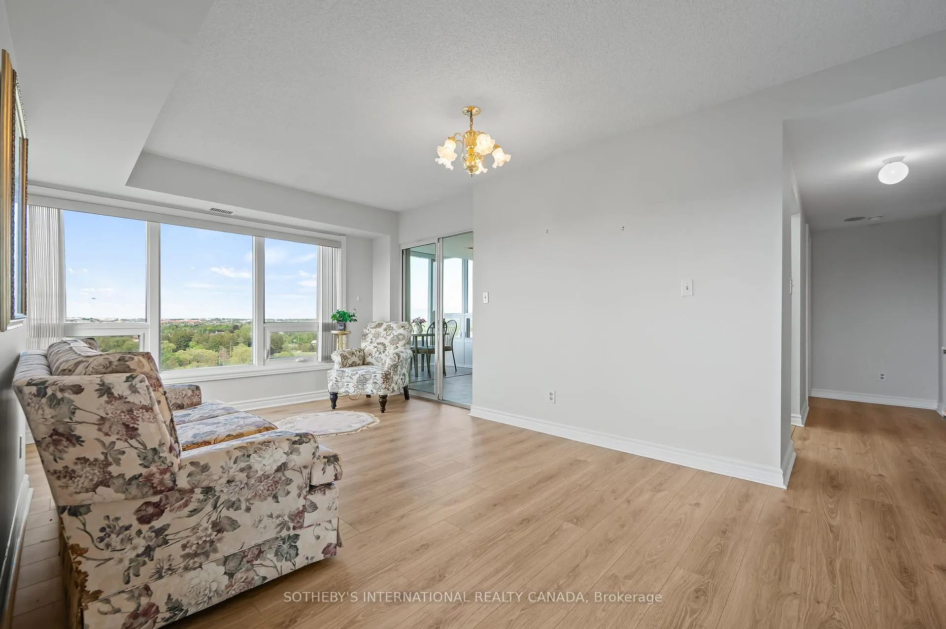 Photo 30 of Unit 1003, 237 King Street W, Cambridge — HOMEH