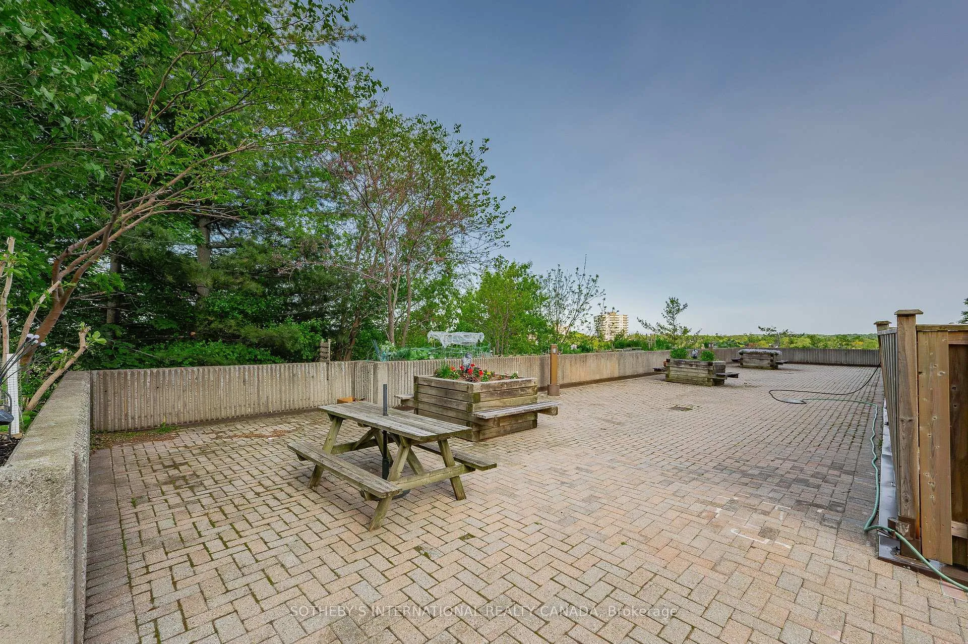 Photo 48 of Unit 1003, 237 King Street W, Cambridge — HOMEH