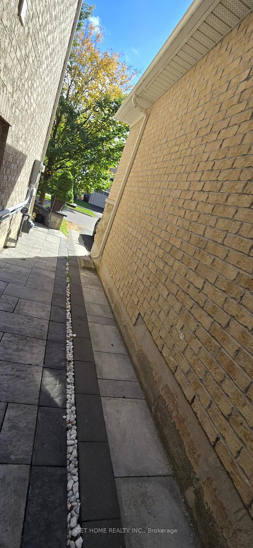 Photo 2 of Unit #BSMT, 17 Mistyglen Crescent, Brampton, Credit Valley — HOMEH