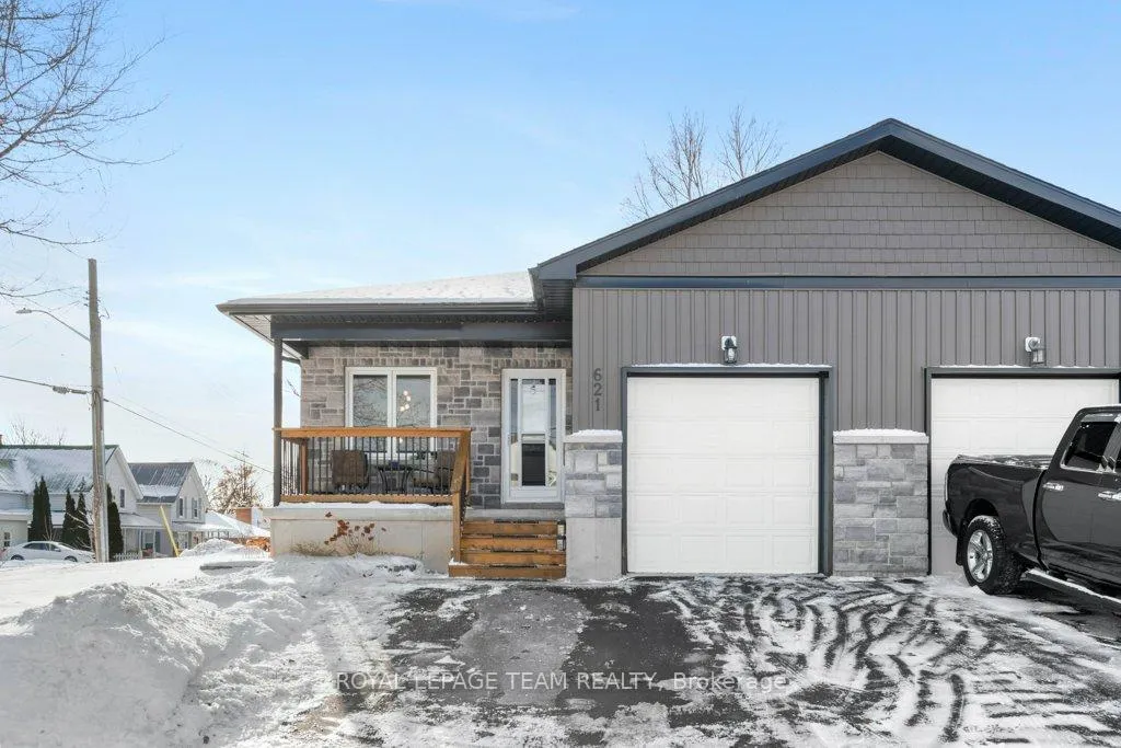 Photo 3 of 621 St Lawrence Street, Prescott — HOMEH