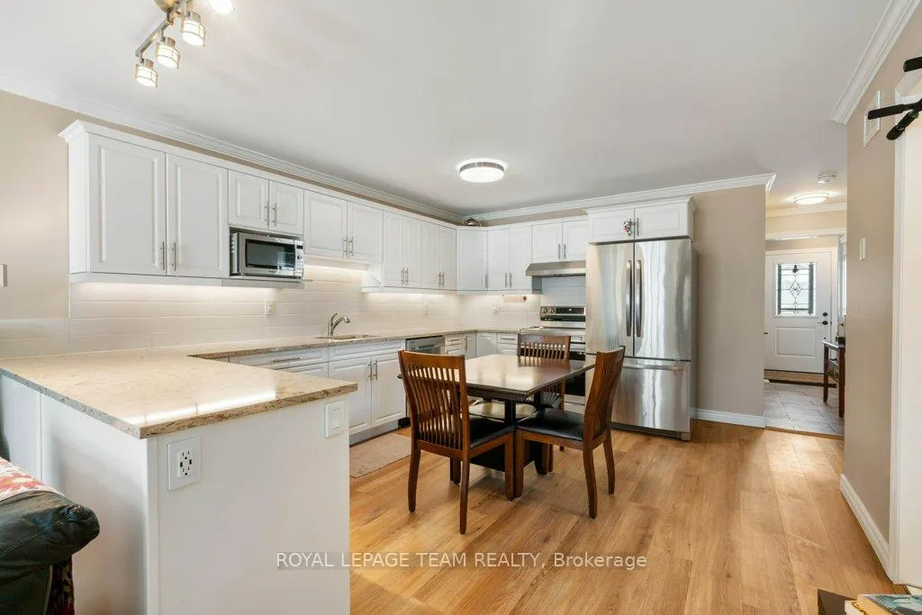 Photo 8 of 621 St Lawrence Street, Prescott — HOMEH