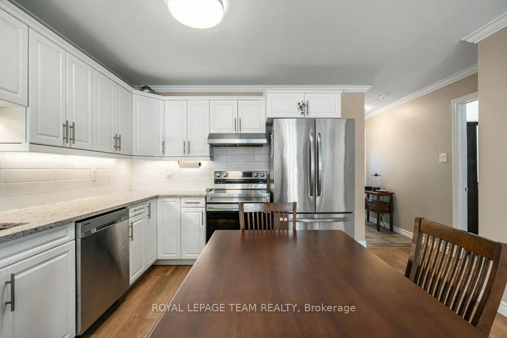 Photo 9 of 621 St Lawrence Street, Prescott — HOMEH