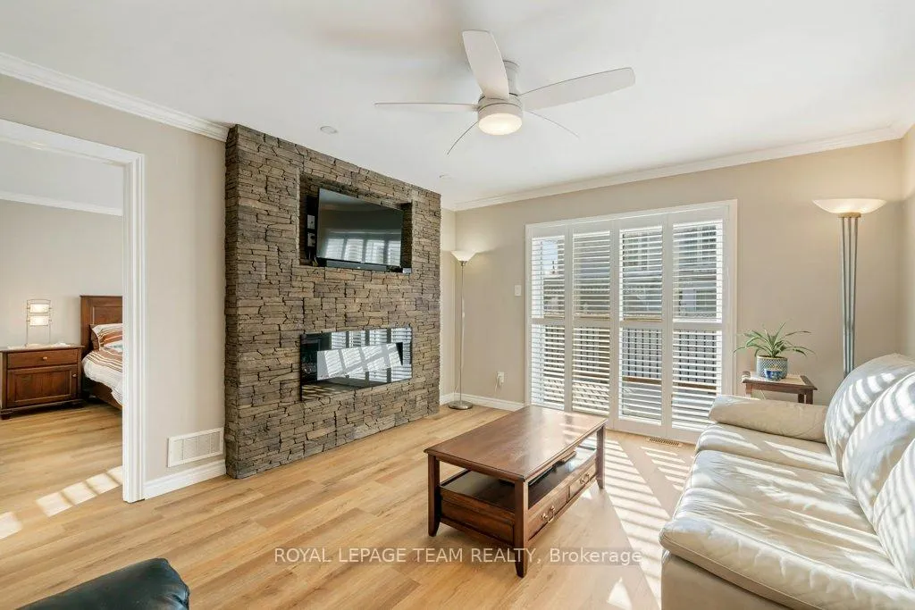 Photo 13 of 621 St Lawrence Street, Prescott — HOMEH