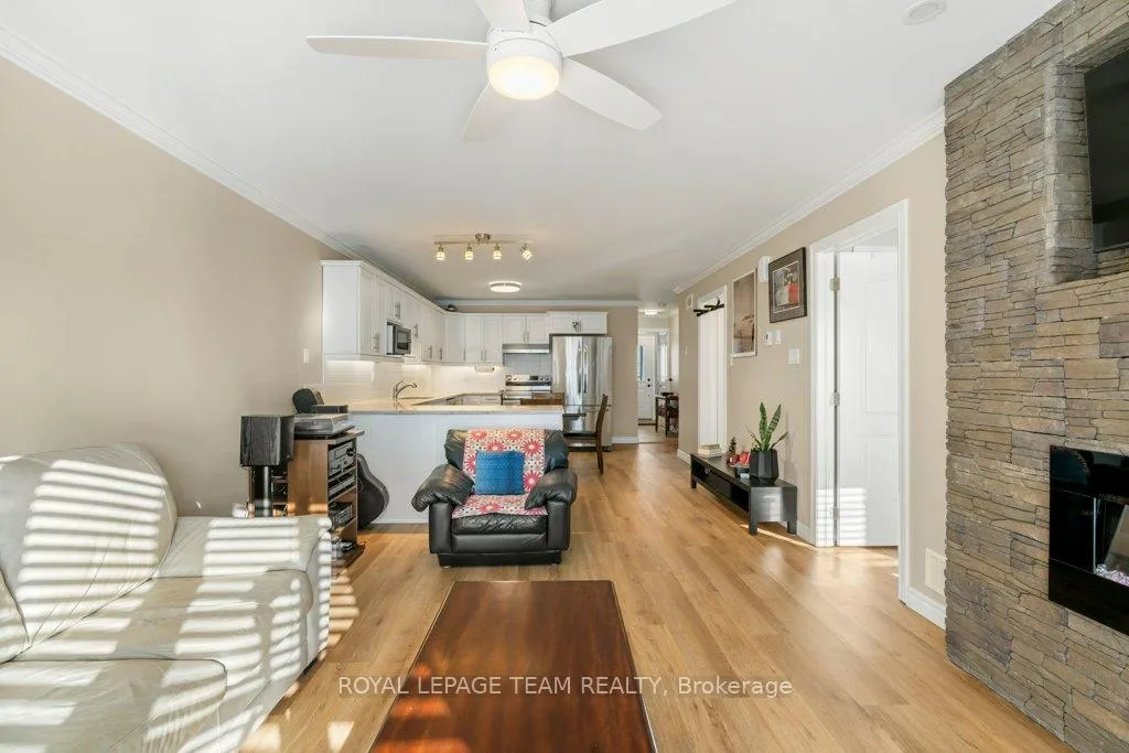 Photo 14 of 621 St Lawrence Street, Prescott — HOMEH