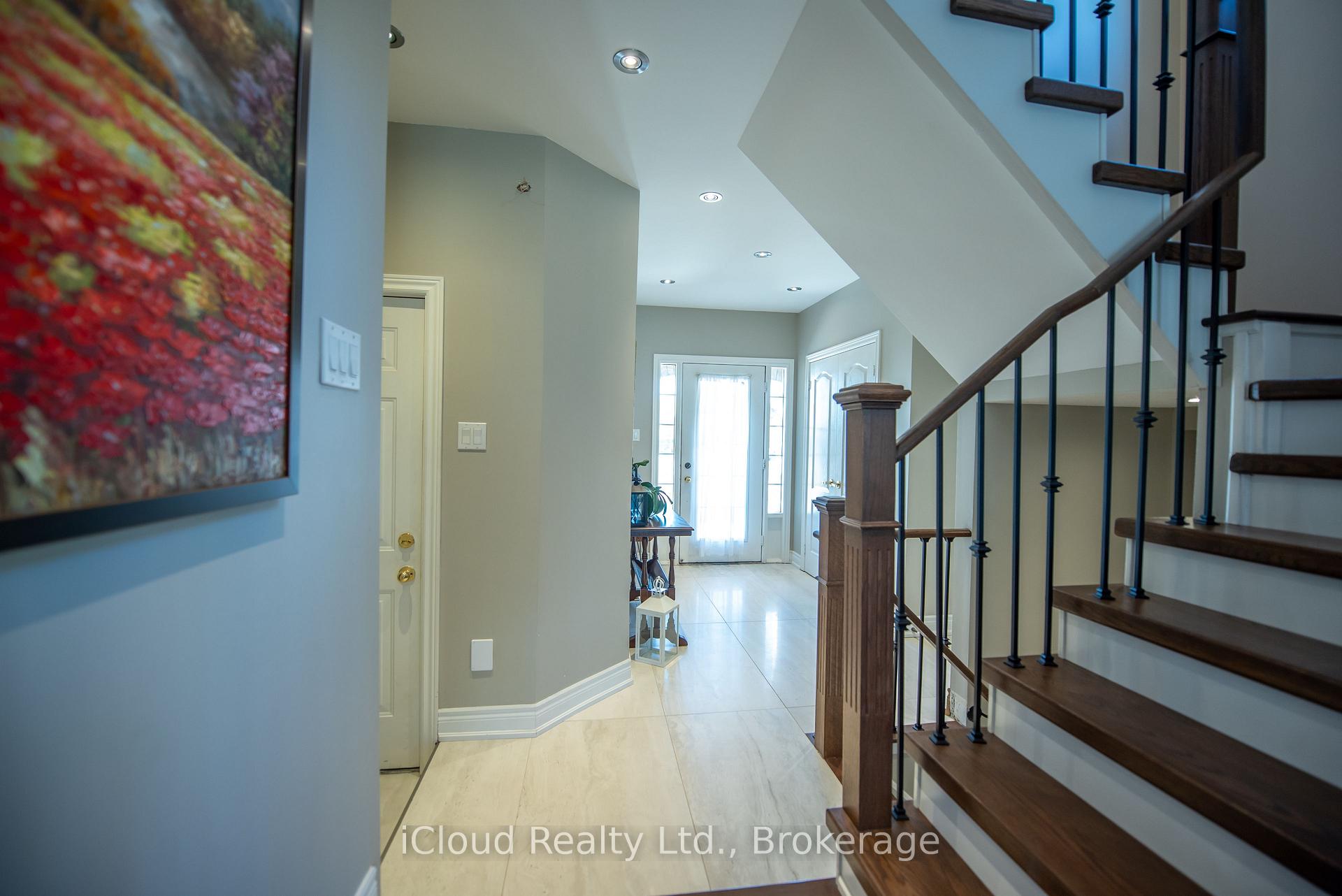 Photo 4 of 24 Aida Court, Caledon, Bolton West — HOMEH