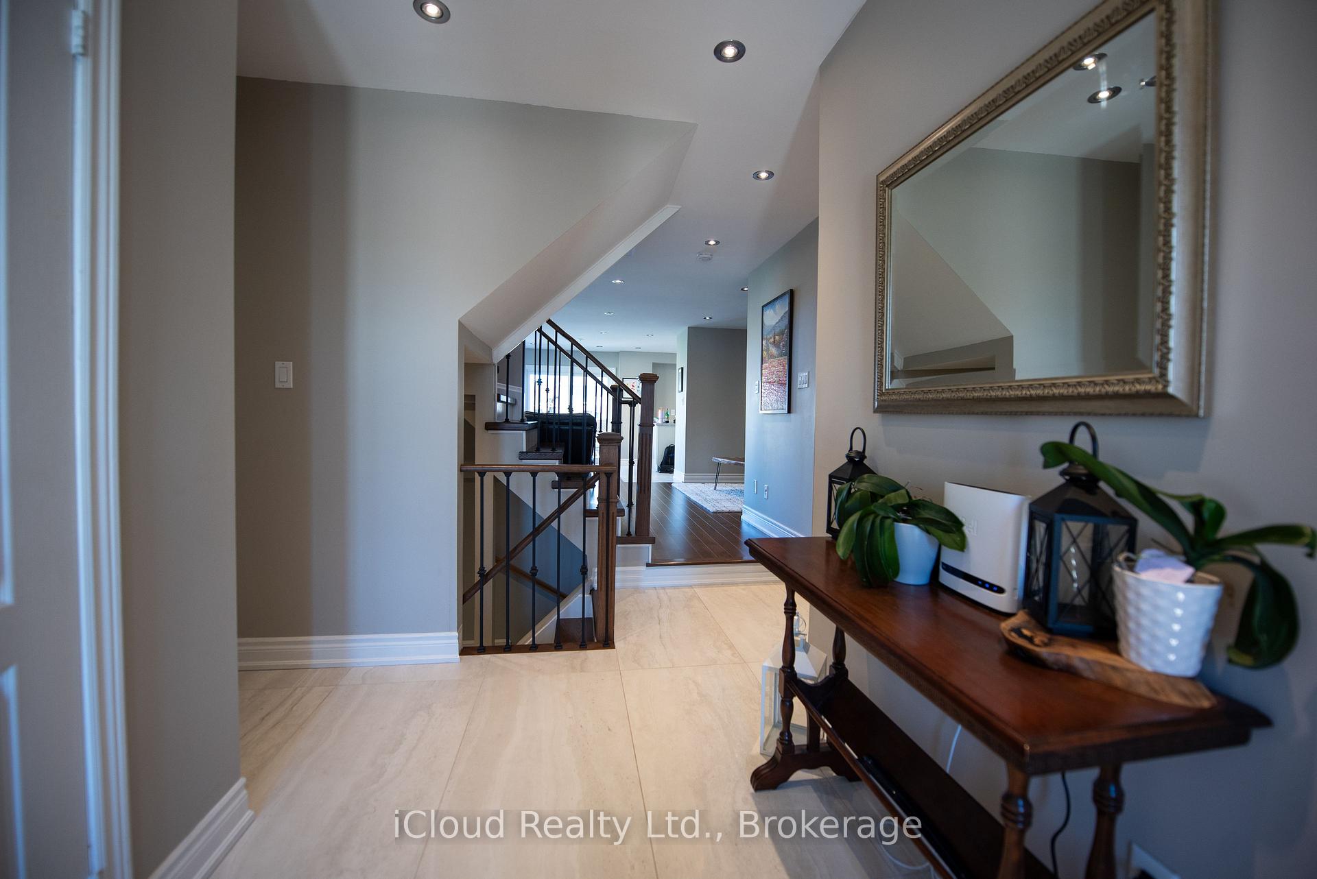 Photo 5 of 24 Aida Court, Caledon, Bolton West — HOMEH