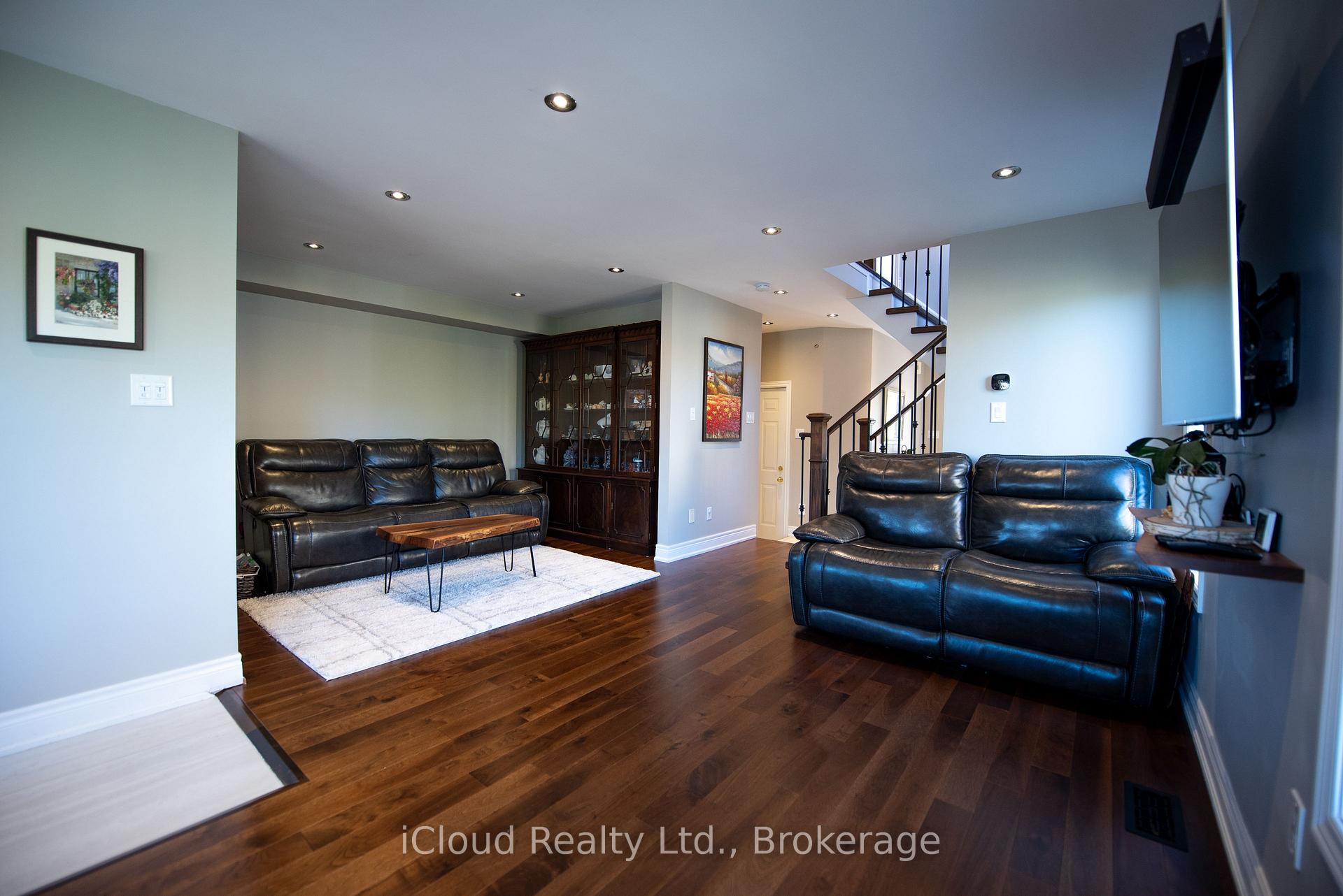 Photo 6 of 24 Aida Court, Caledon, Bolton West — HOMEH