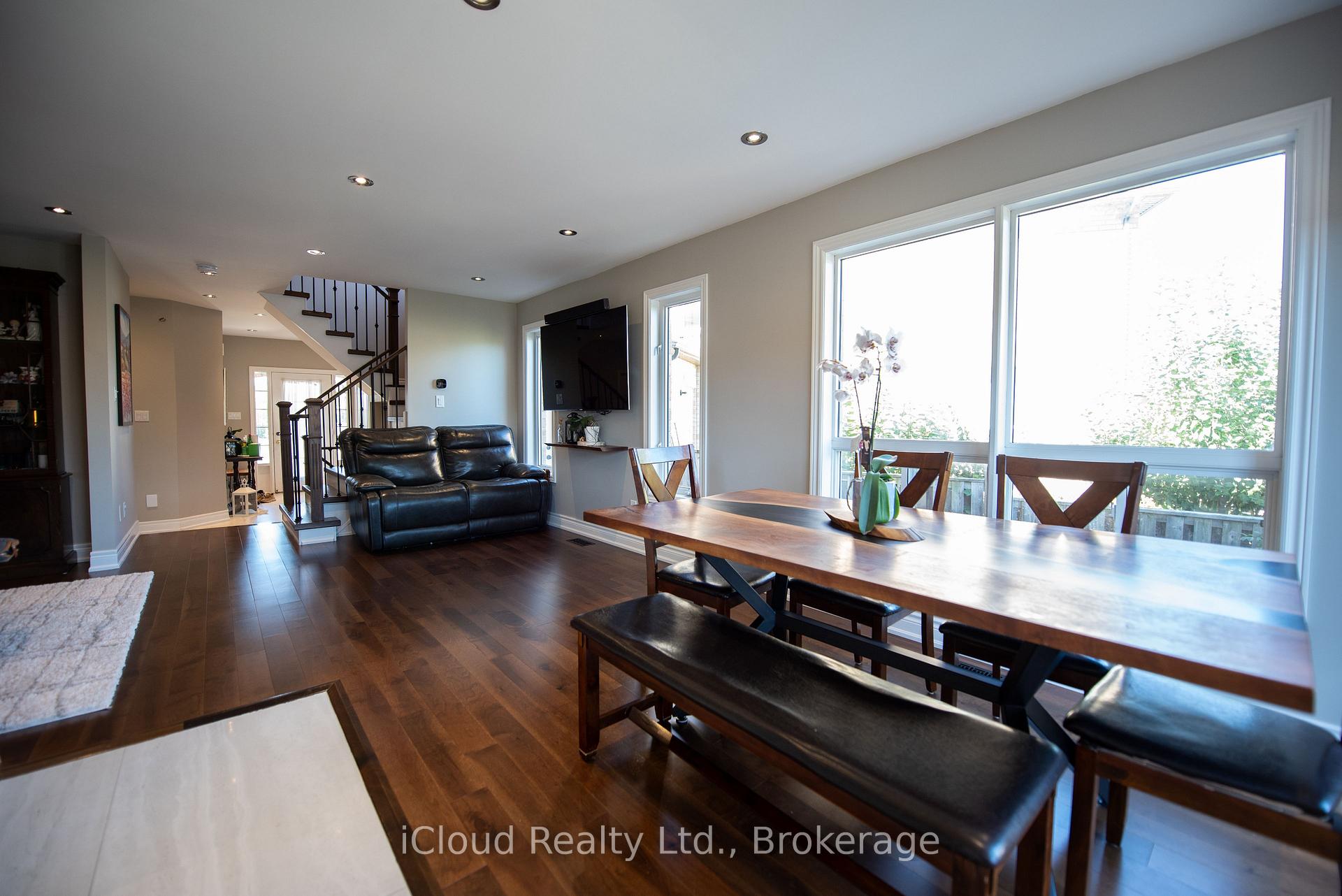 Photo 7 of 24 Aida Court, Caledon, Bolton West — HOMEH