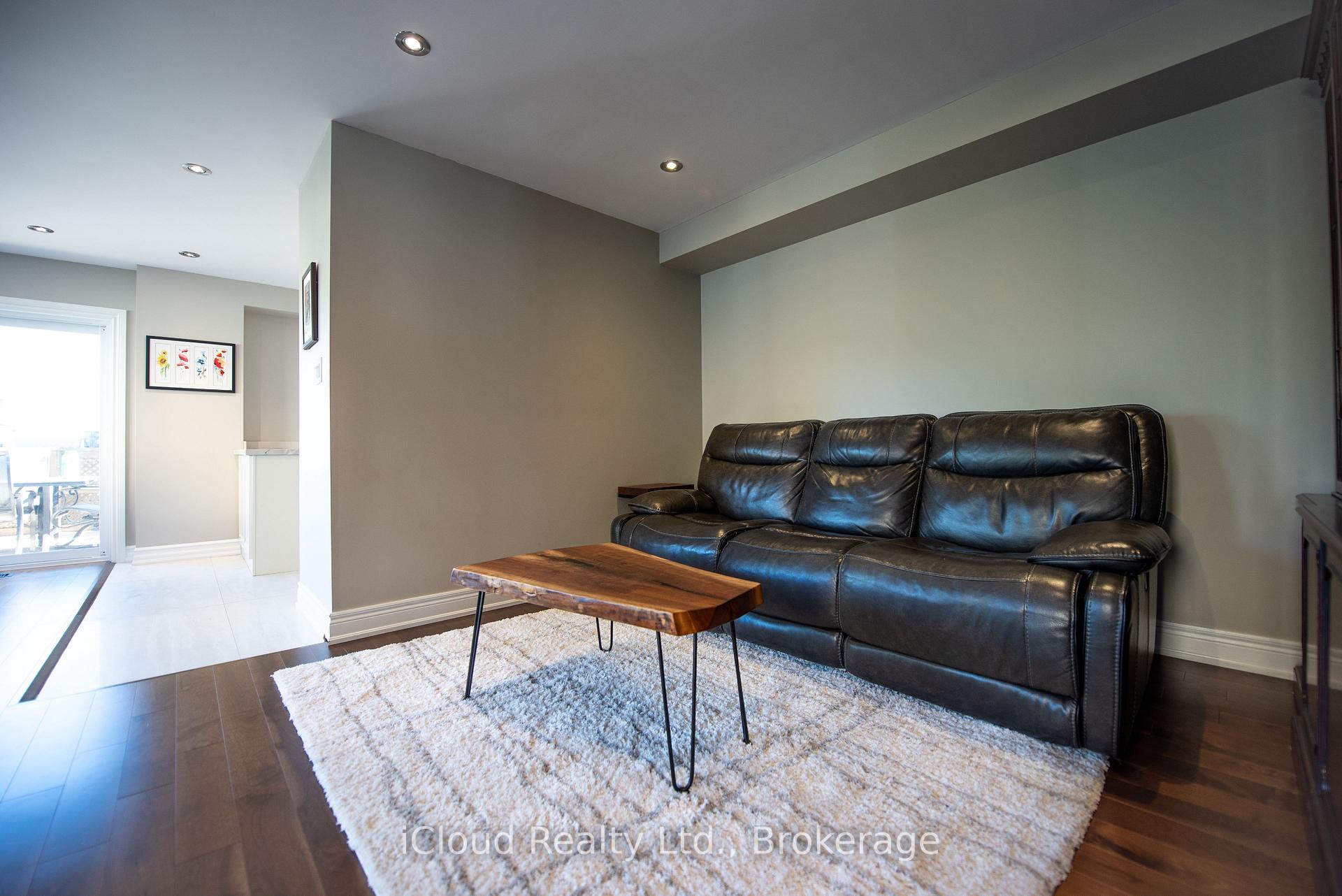 Photo 8 of 24 Aida Court, Caledon, Bolton West — HOMEH