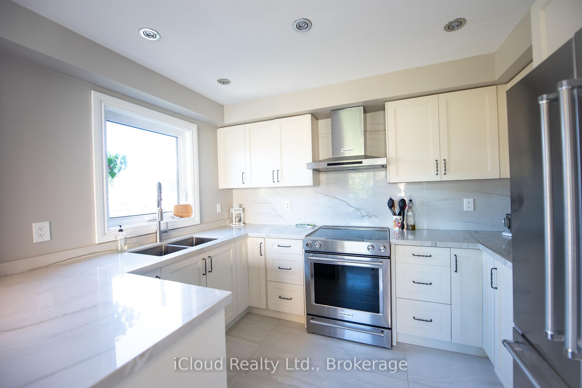 Photo 12 of 24 Aida Court, Caledon, Bolton West — HOMEH