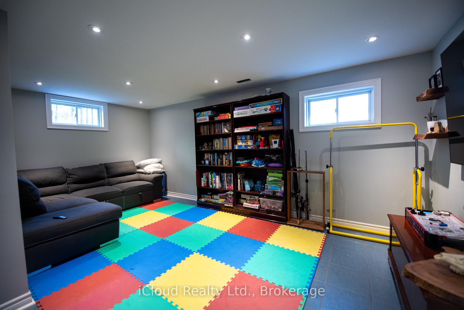 Photo 35 of 24 Aida Court, Caledon, Bolton West — HOMEH