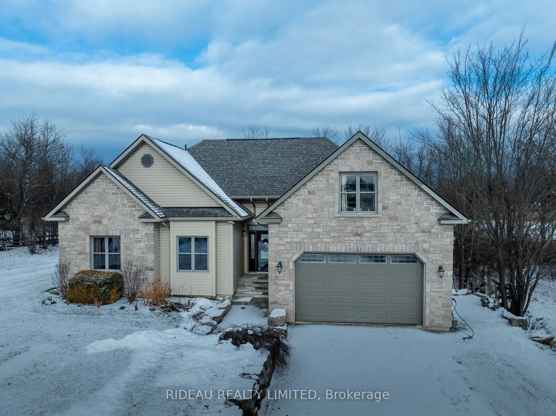 Photo 3 of 25 Mcnamee Lane, Rideau Lakes, Rideau Lakes (North Crosby) Twp — HOMEH