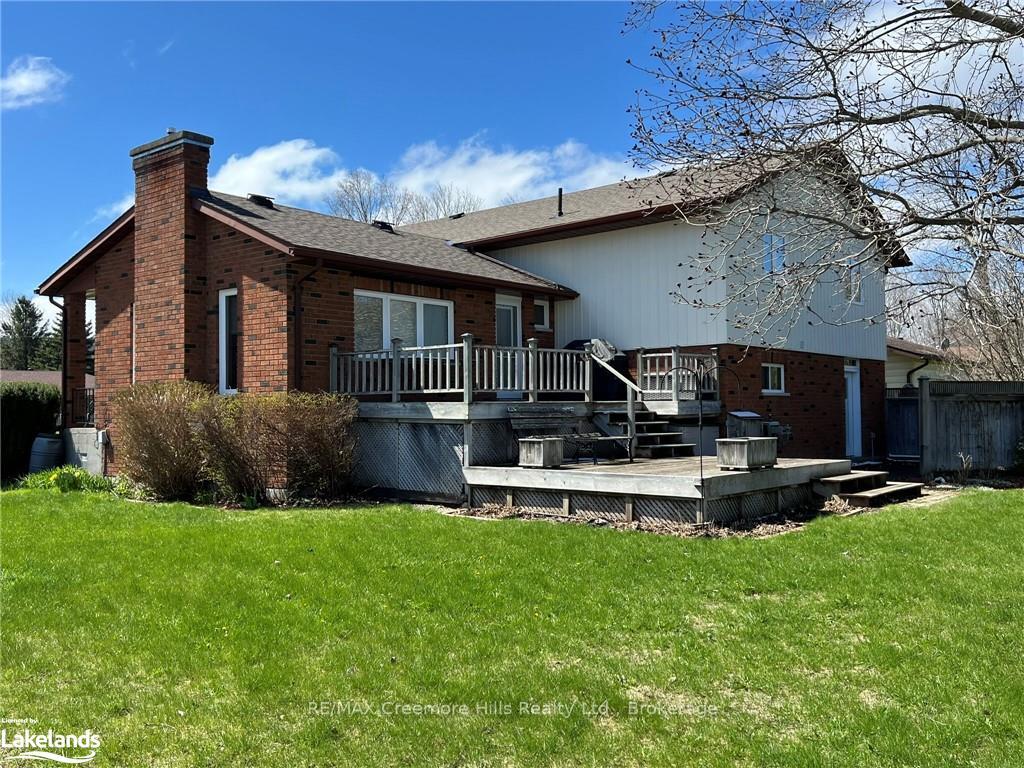 Photo 3 of 42 Francis Street W, Clearview, Creemore — HOMEH