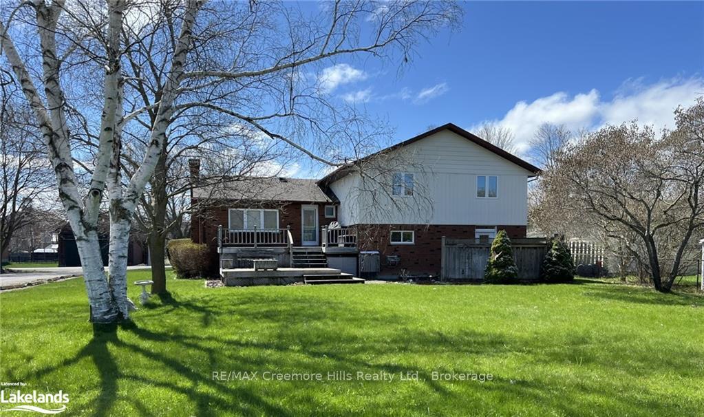 Photo 4 of 42 Francis Street W, Clearview, Creemore — HOMEH