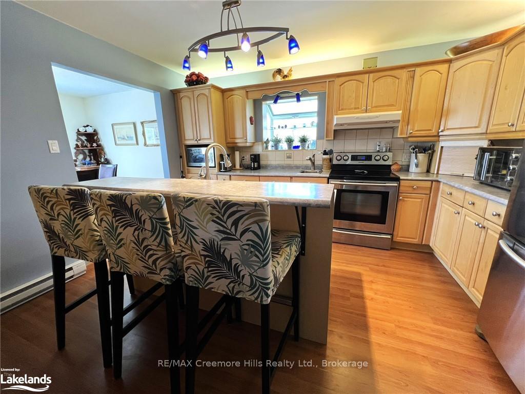 Photo 5 of 42 Francis Street W, Clearview, Creemore — HOMEH