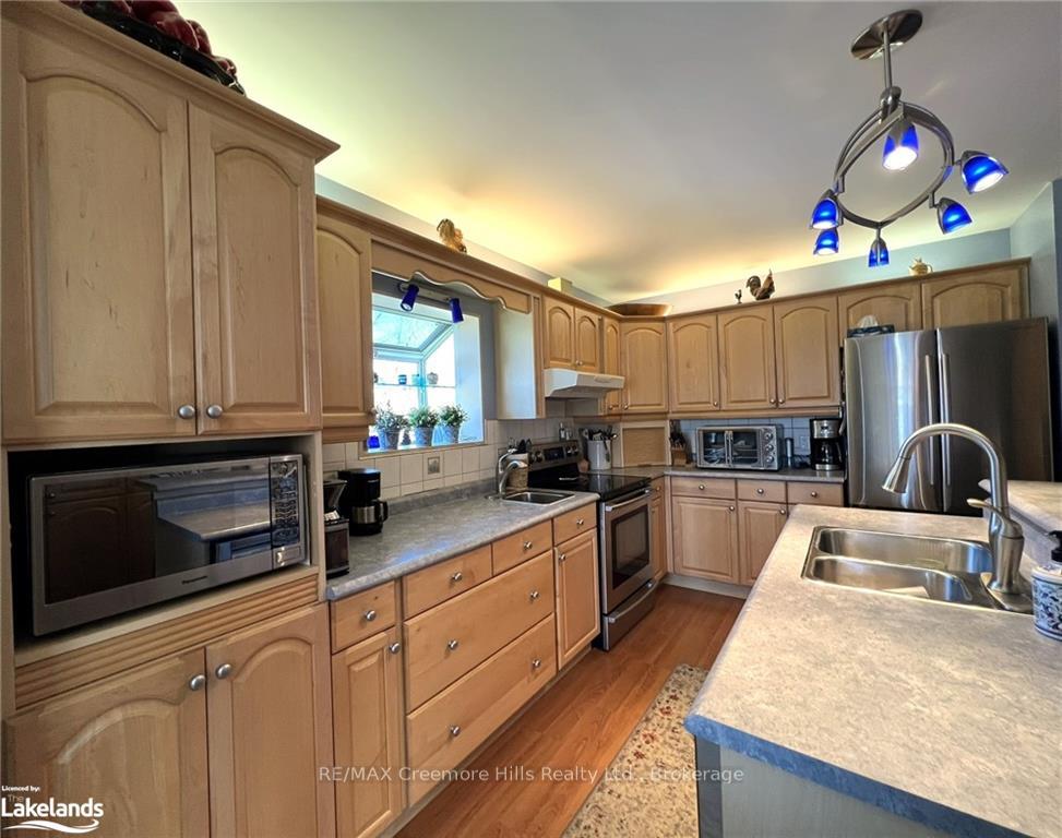 Photo 6 of 42 Francis Street W, Clearview, Creemore — HOMEH