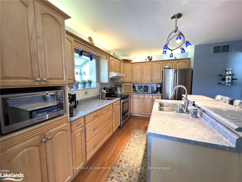 Photo 7 of 42 Francis Street W, Clearview, Creemore — HOMEH