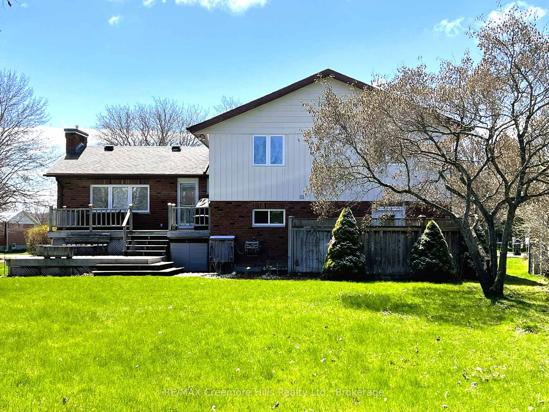 Photo 23 of 42 Francis Street W, Clearview, Creemore — HOMEH