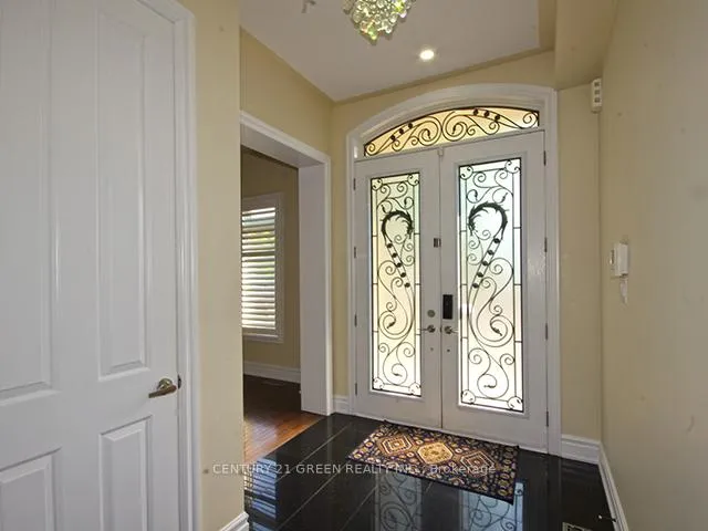Photo 3 of 15 Interlacken Drive, Brampton, Credit Valley — HOMEH