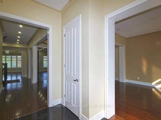 Photo 4 of 15 Interlacken Drive, Brampton, Credit Valley — HOMEH
