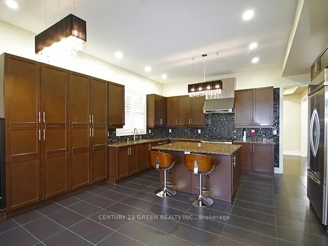 Photo 9 of 15 Interlacken Drive, Brampton, Credit Valley — HOMEH