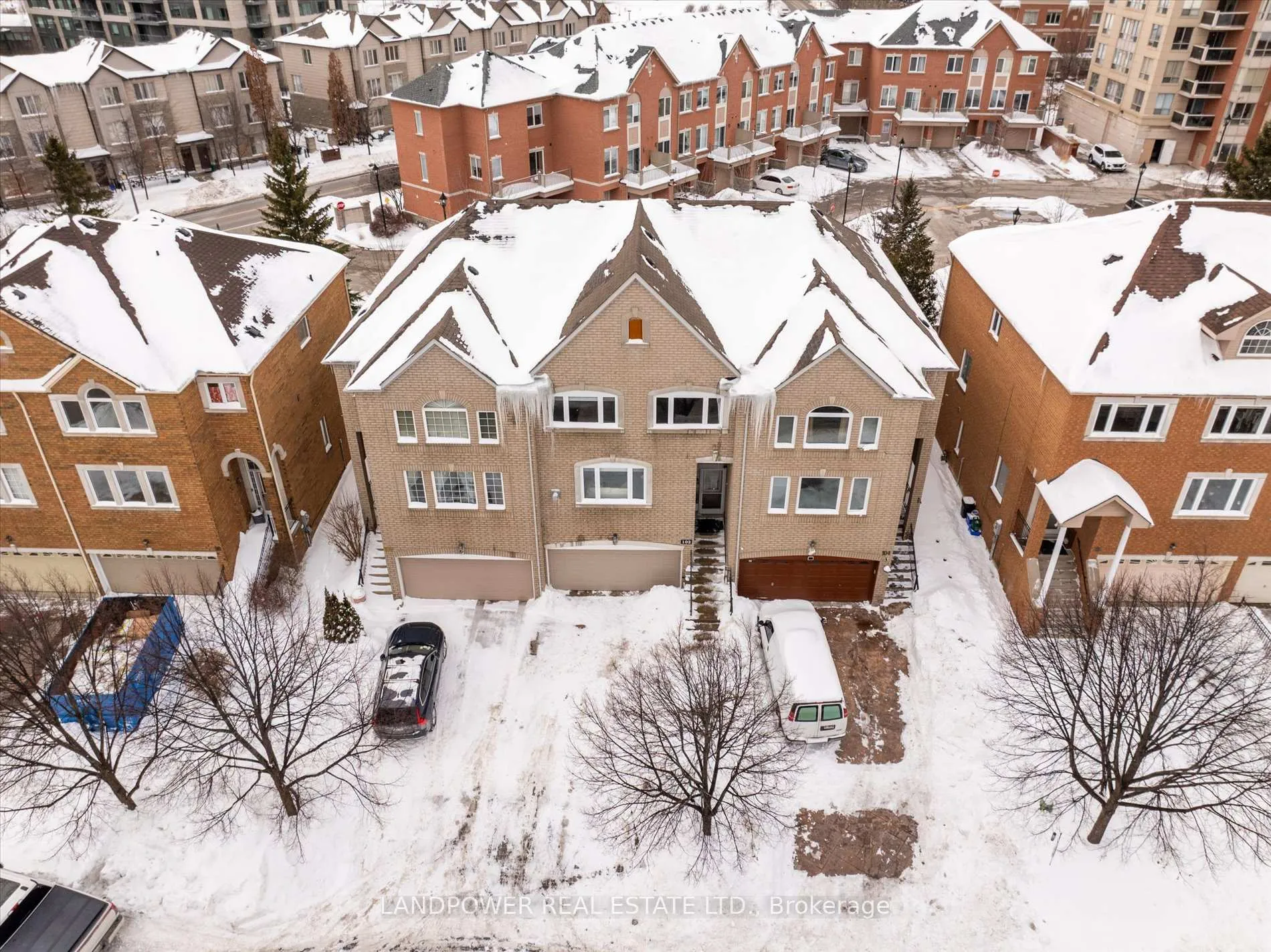 Photo 3 of 102 Leitchcroft Crescent, Markham, Commerce Valley — HOMEH