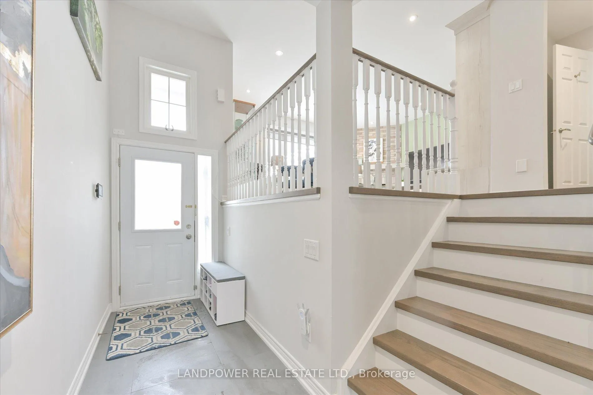 Photo 5 of 102 Leitchcroft Crescent, Markham, Commerce Valley — HOMEH