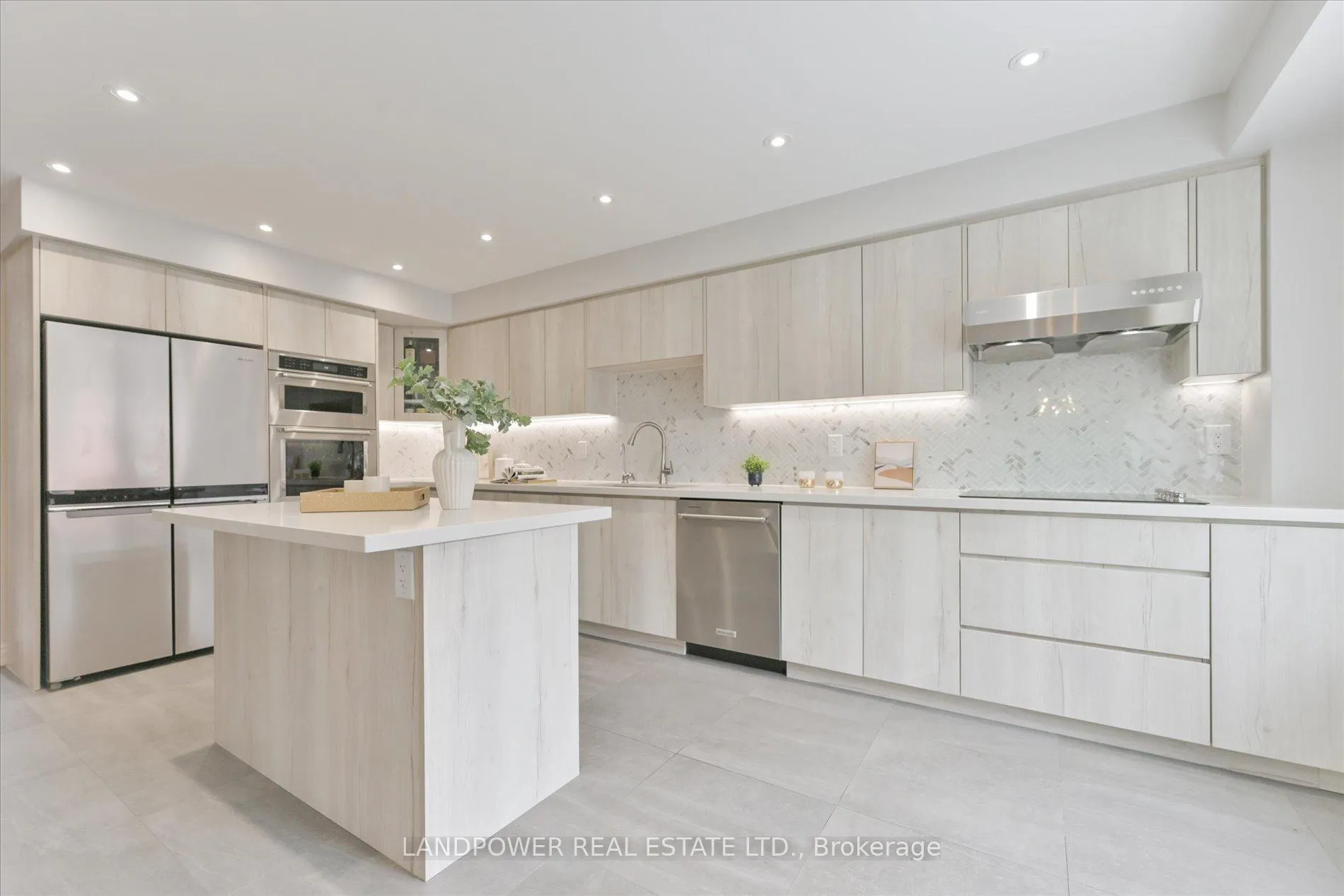 Photo 12 of 102 Leitchcroft Crescent, Markham, Commerce Valley — HOMEH