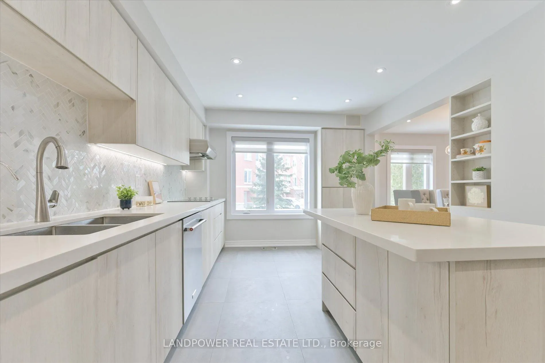 Photo 14 of 102 Leitchcroft Crescent, Markham, Commerce Valley — HOMEH