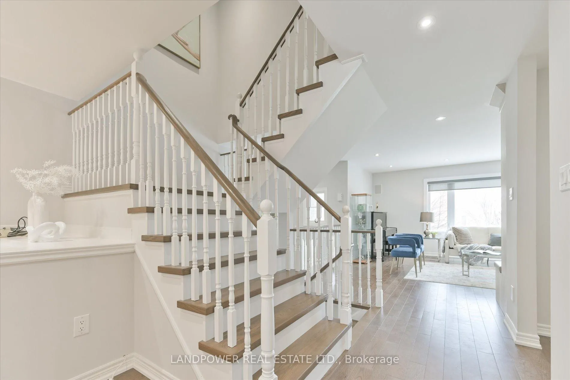 Photo 17 of 102 Leitchcroft Crescent, Markham, Commerce Valley — HOMEH