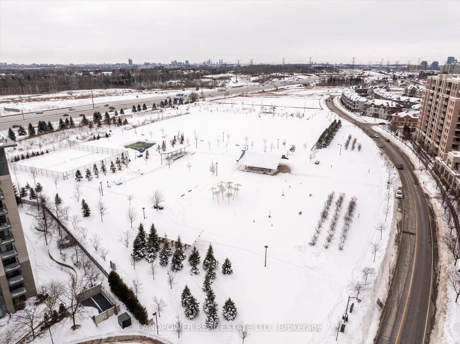 Photo 39 of 102 Leitchcroft Crescent, Markham, Commerce Valley — HOMEH
