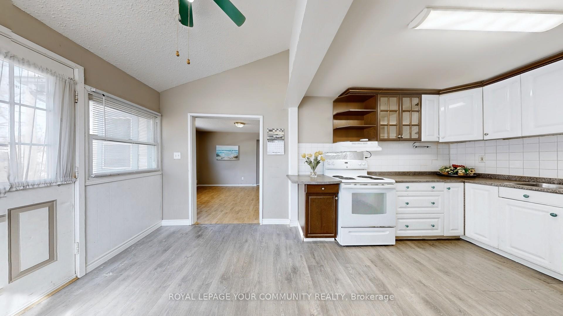 Photo 7 of Unit Unit A, 546 Lake Drive, Georgina, Keswick South — HOMEH