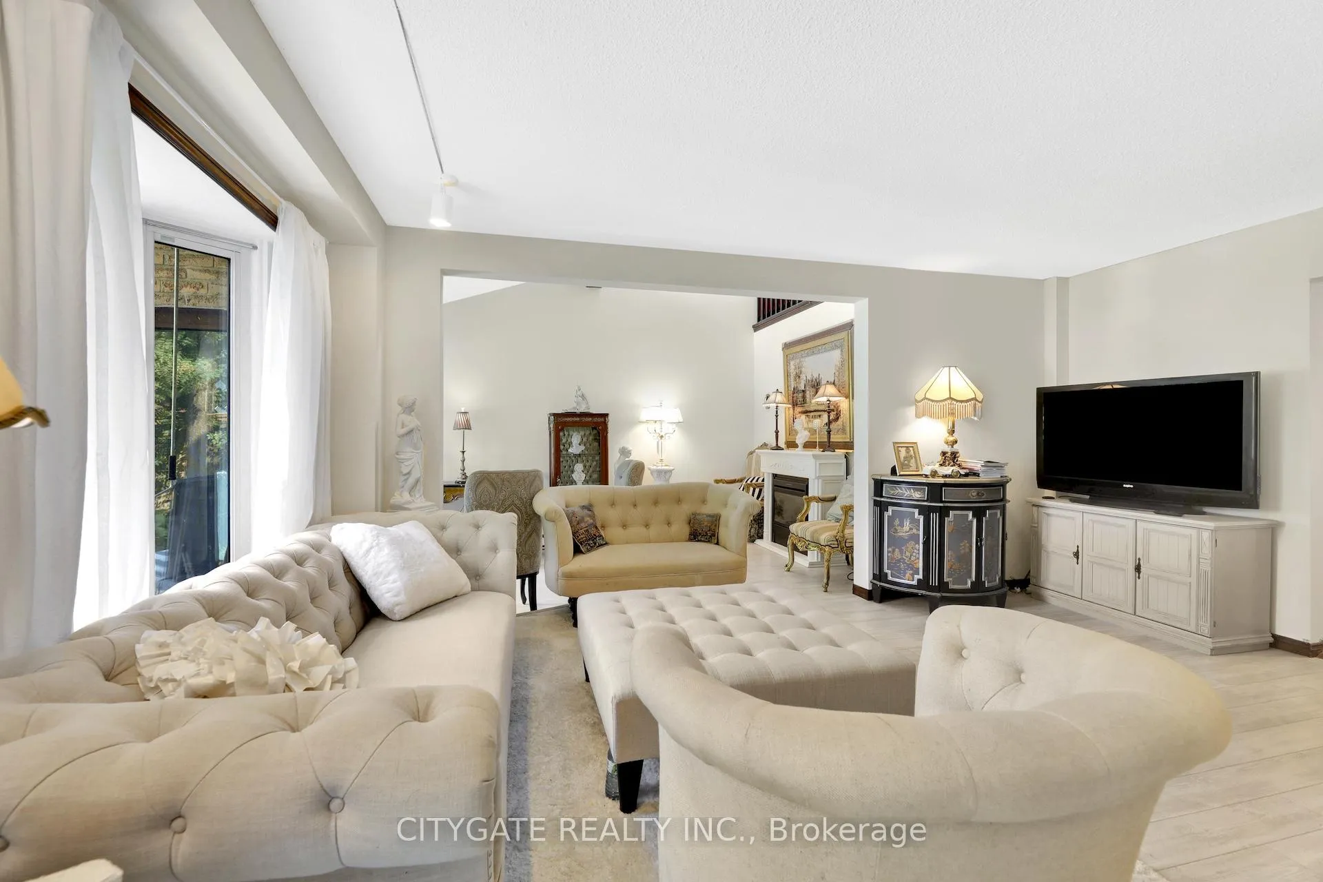 Photo 4 of 195 Ellwood Drive W, Caledon, Bolton West — HOMEH
