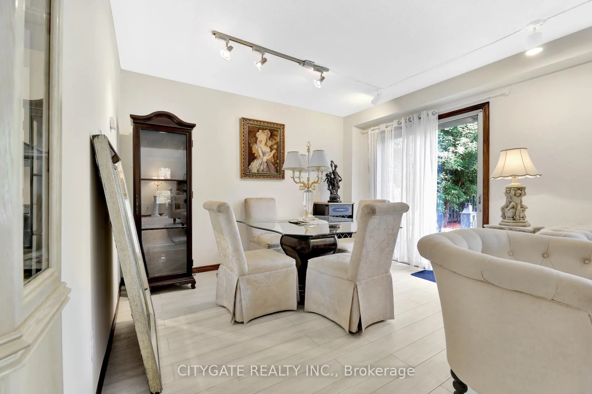 Photo 8 of 195 Ellwood Drive W, Caledon, Bolton West — HOMEH