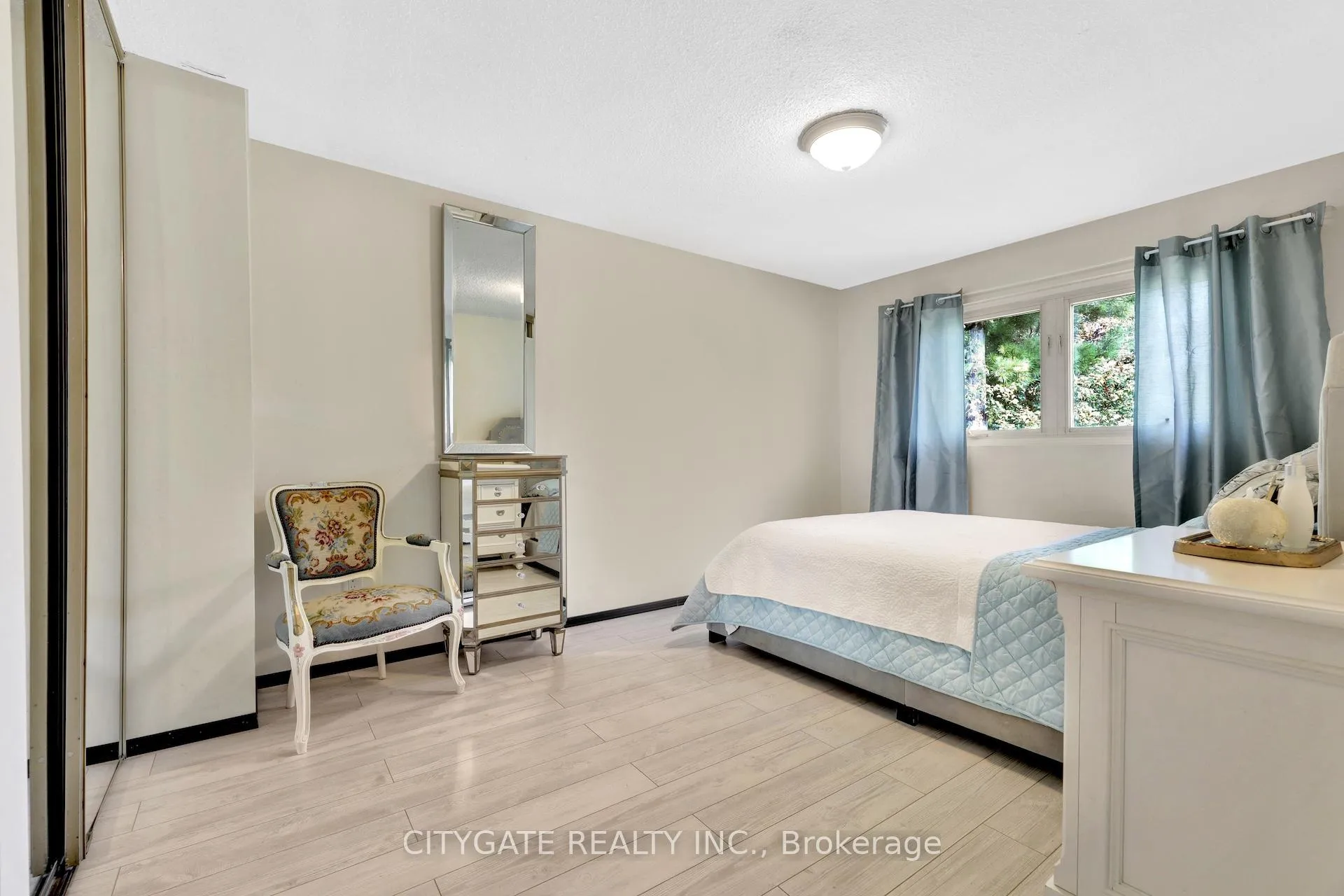 Photo 13 of 195 Ellwood Drive W, Caledon, Bolton West — HOMEH