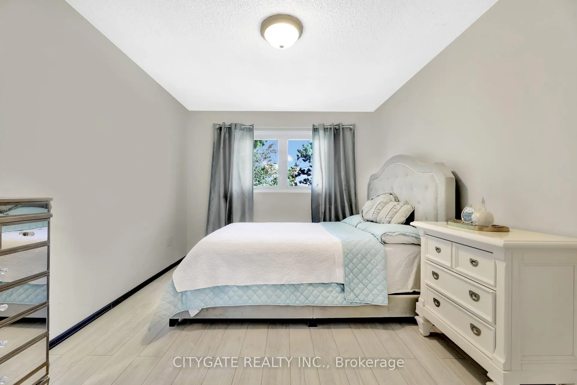 Photo 21 of 195 Ellwood Drive W, Caledon, Bolton West — HOMEH