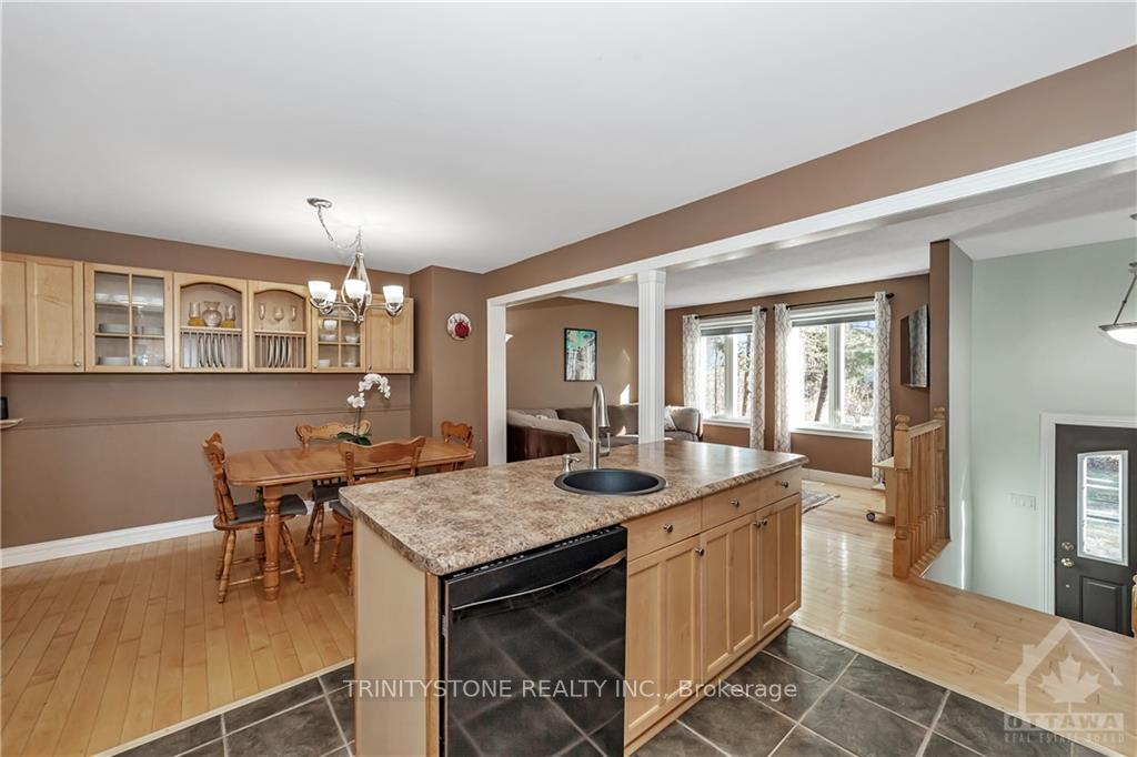 Photo 4 of 6366 Rothbourne Road, Ottawa, Huntley Ward (South East) — HOMEH