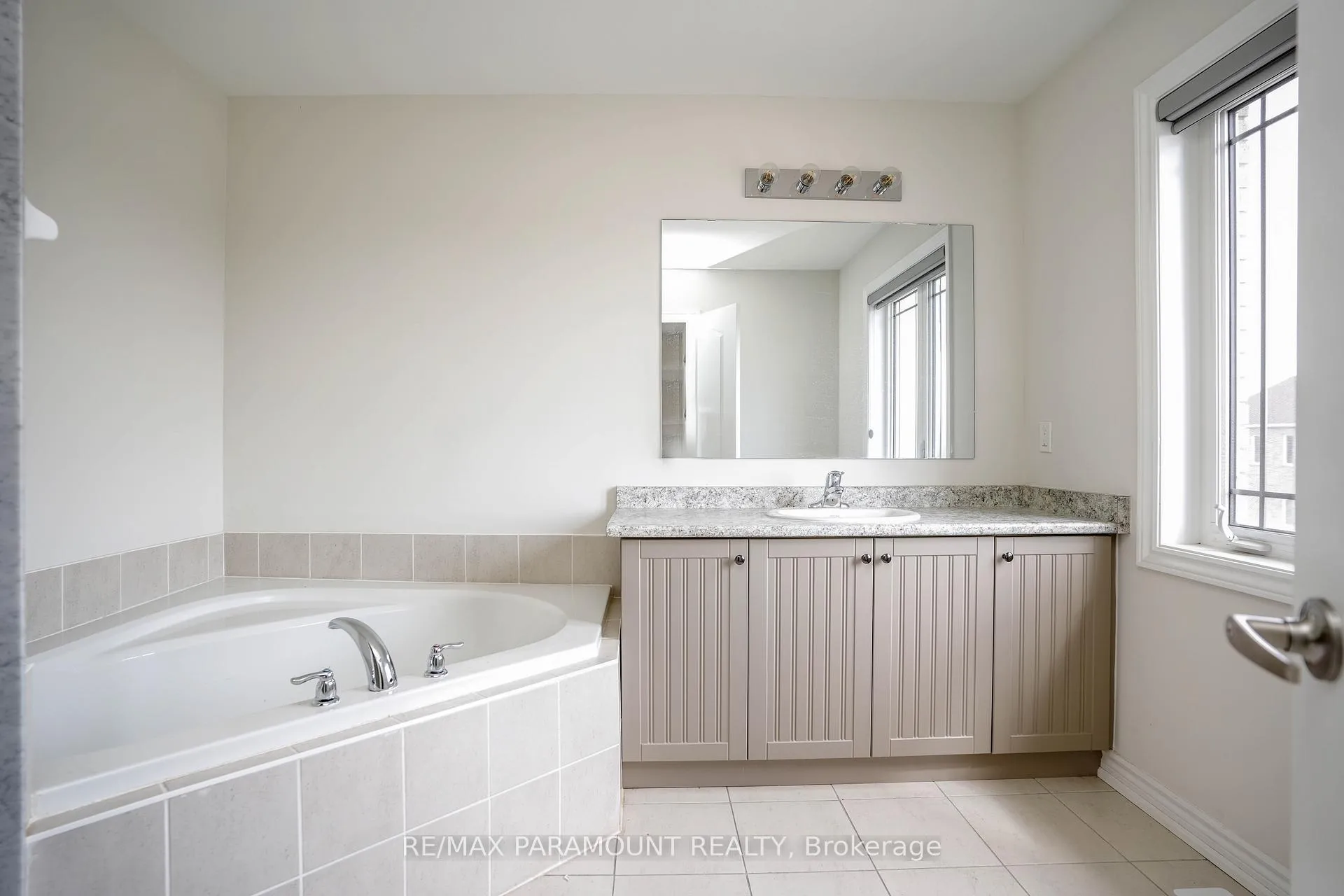 Photo 18 of 40 Bruton Street, Thorold, Thorold Downtown — HOMEH