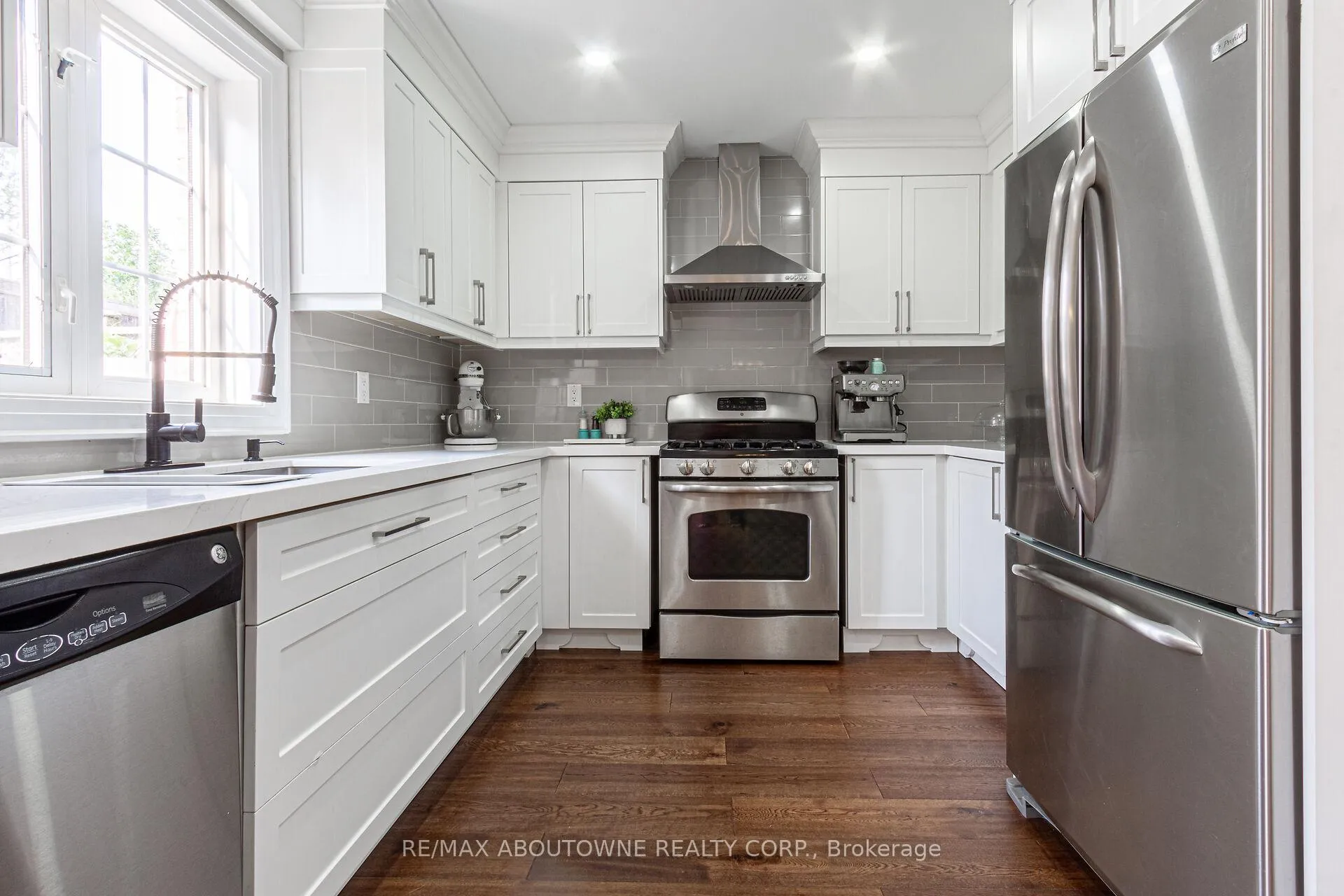 Photo 6 of 28 Bramcedar Crescent, Brampton, Northwest Sandalwood Parkway — HOMEH
