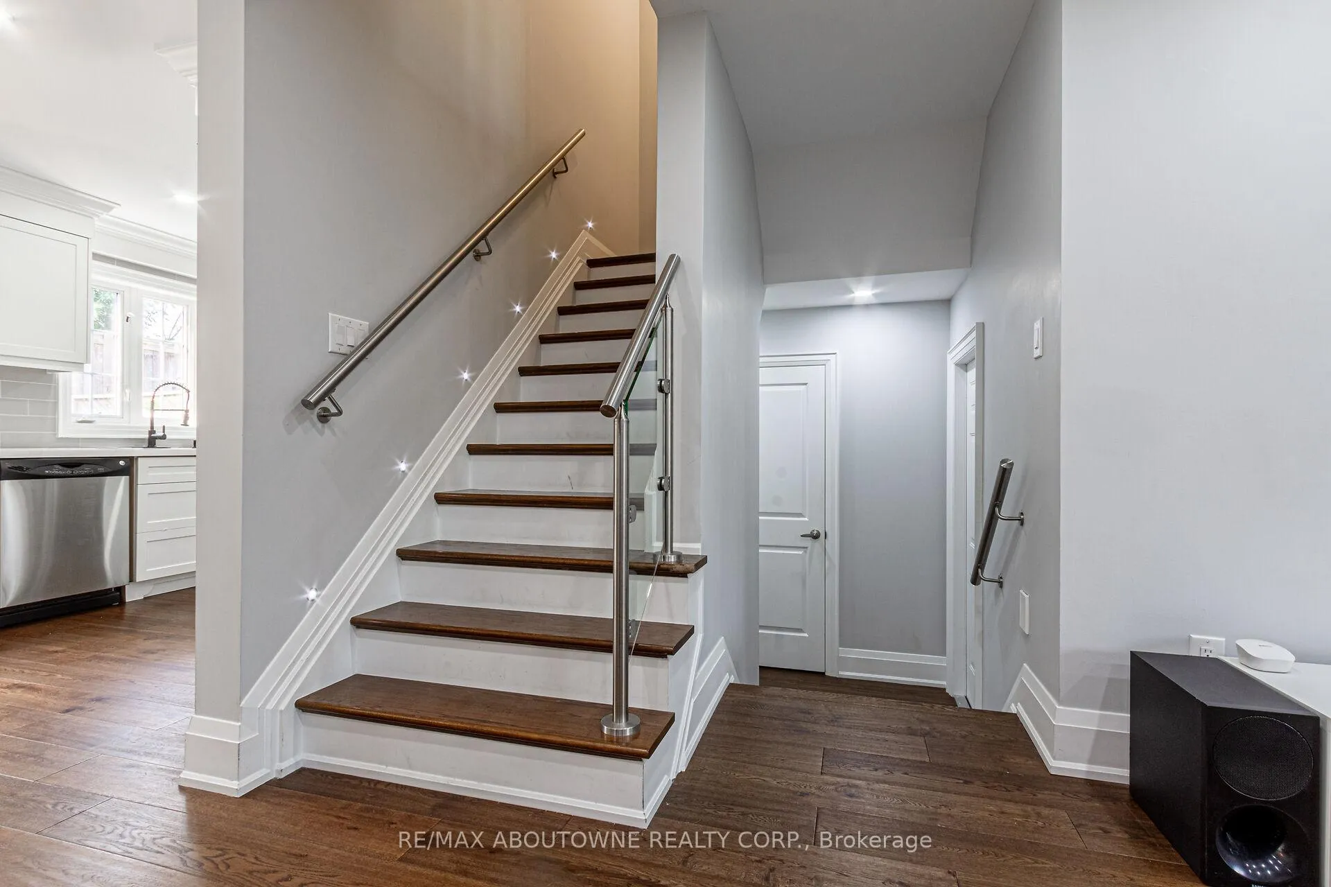 Photo 9 of 28 Bramcedar Crescent, Brampton, Northwest Sandalwood Parkway — HOMEH