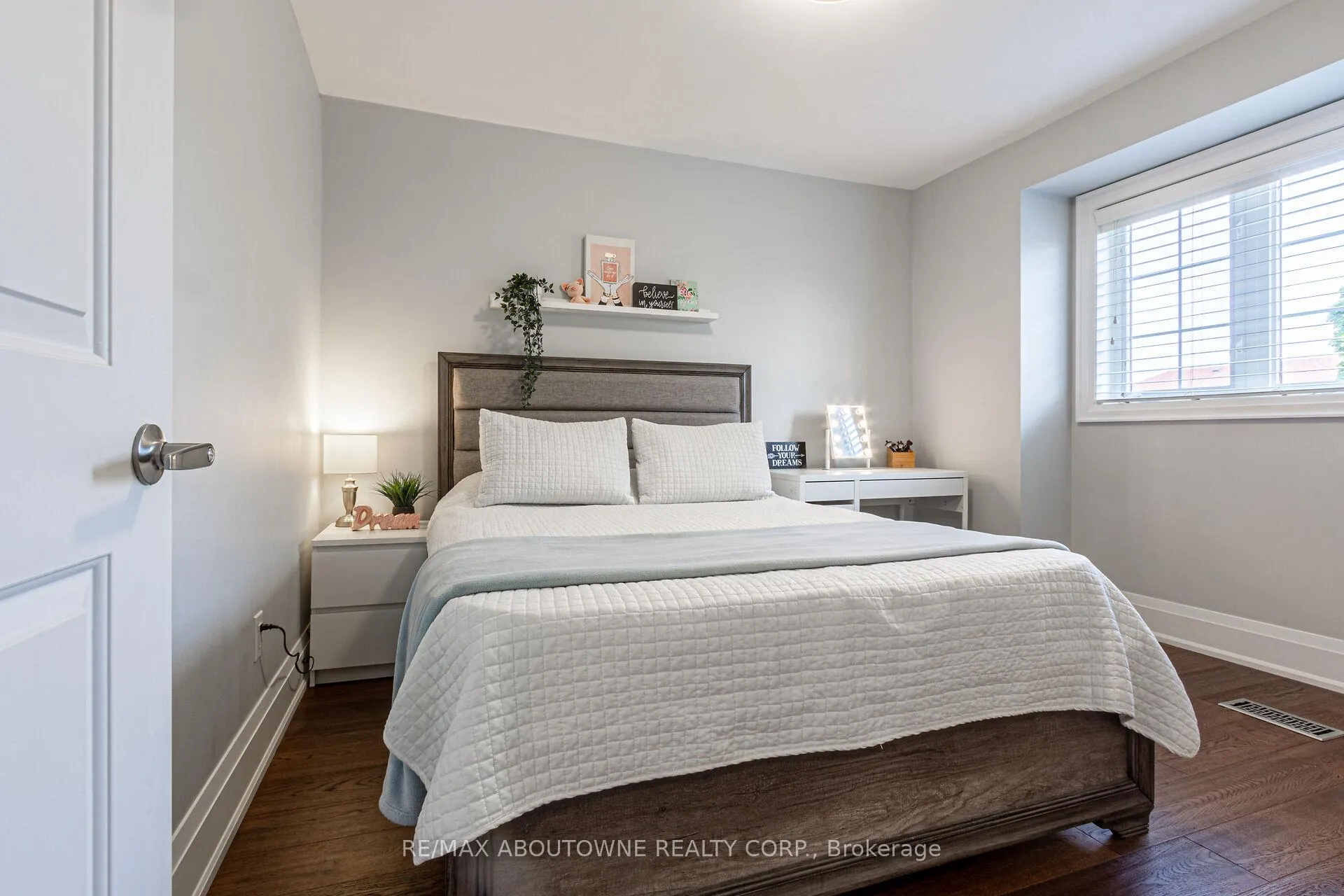 Photo 11 of 28 Bramcedar Crescent, Brampton, Northwest Sandalwood Parkway — HOMEH